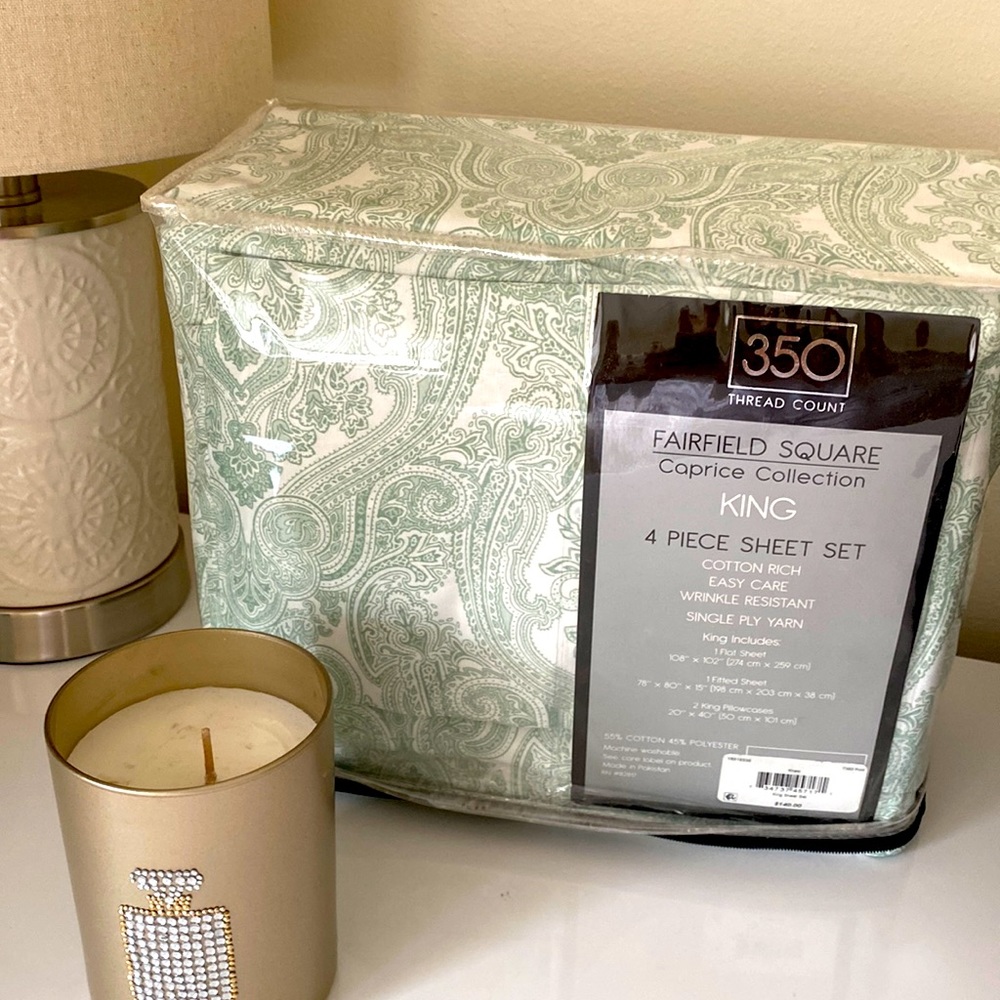 New Fairfield Square 4 pc King size sheet set. 78x80 15”. Cotton/poly 350 thread